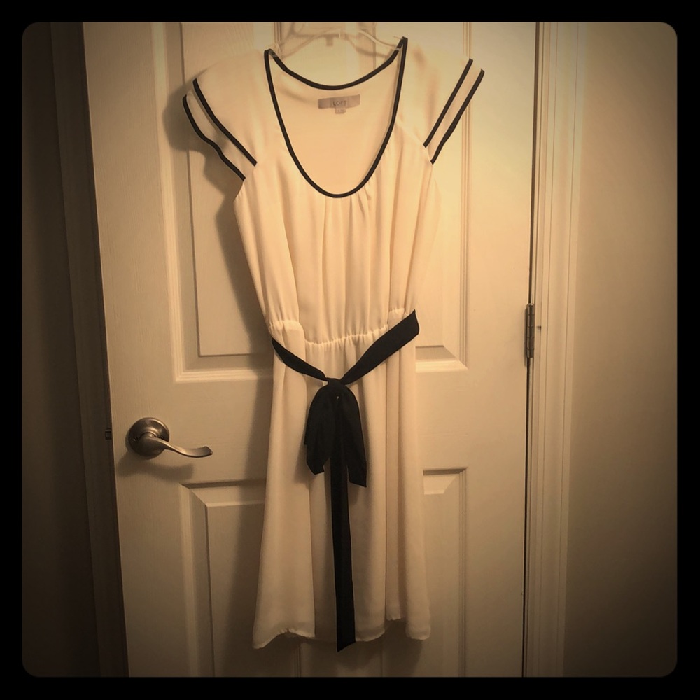 Loft: cream dress with black details